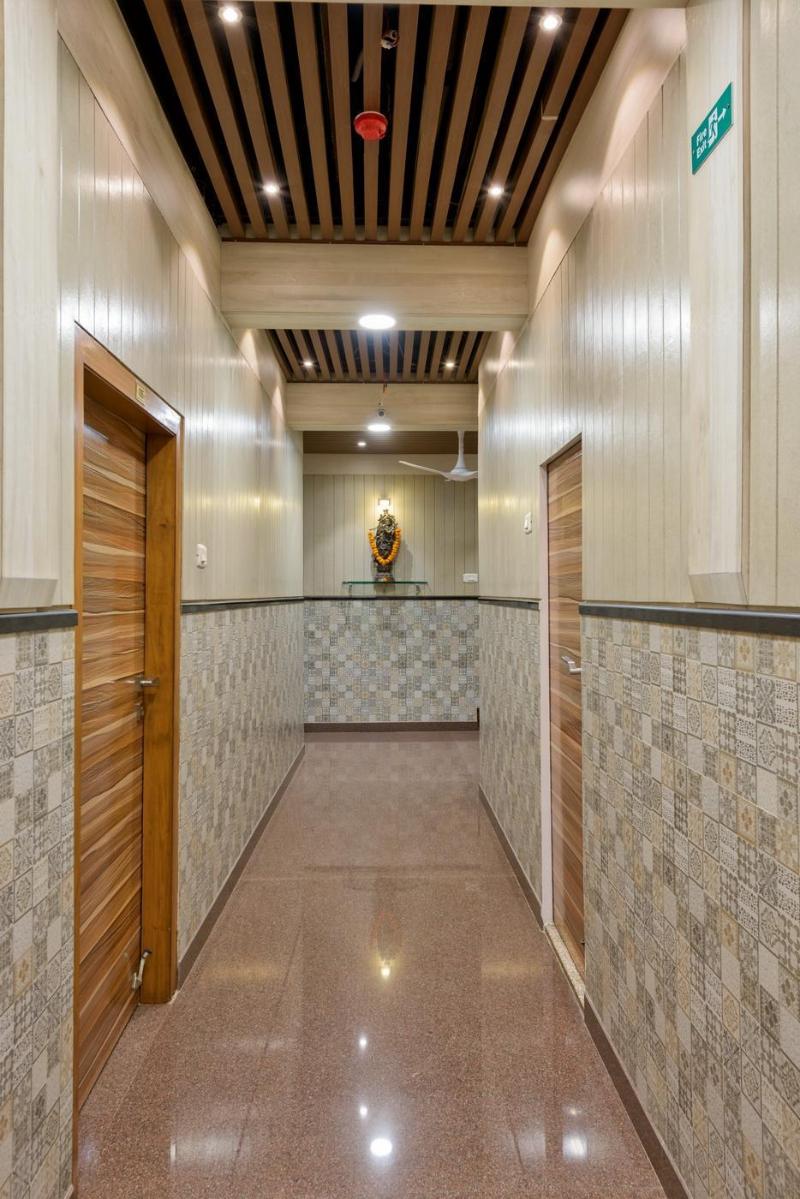 Photo of Hotel Royal Castle, 2-star hotel in Mumbai (and vicinity)