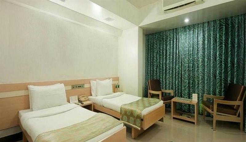 Photo of Diplomat Hotel, 3-star hotel in Mumbai (and vicinity)