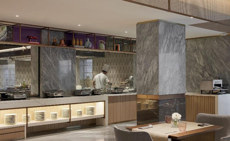 Photo of Astoria Hotel, 3-star hotel in Mumbai (and vicinity)