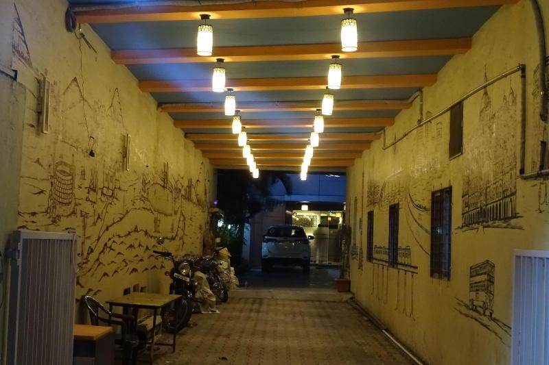 Photo of Hotel Sunshine Airport, 3-star hotel in Mumbai (and vicinity)