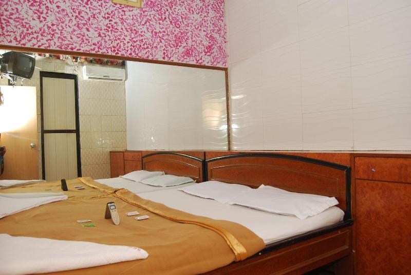 Photo of New Shahana - Hostel, 2-star hotel in Mumbai (and vicinity)