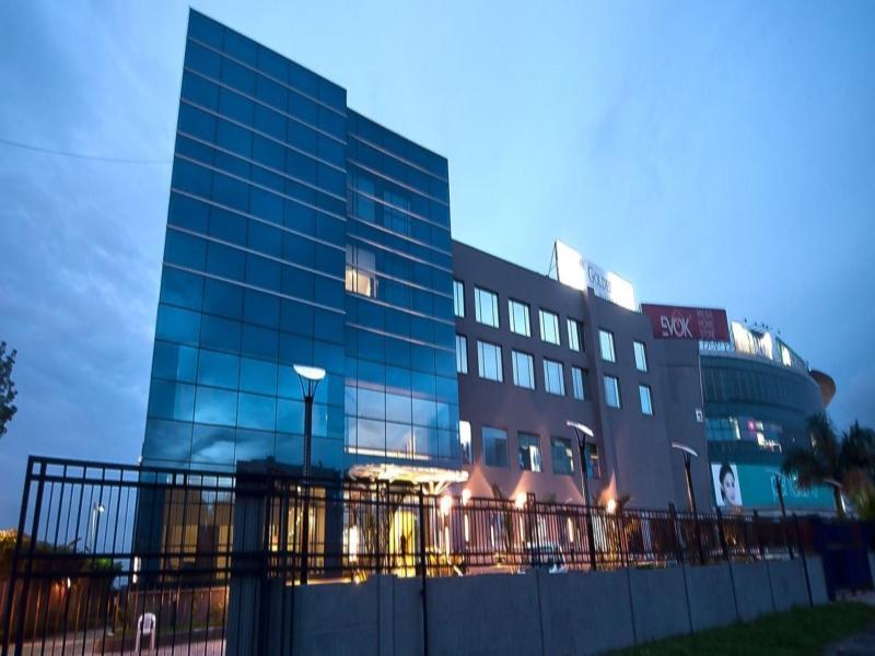 The Golden Plaza Hotel & Spa, 3-star hotel in Zirakpur