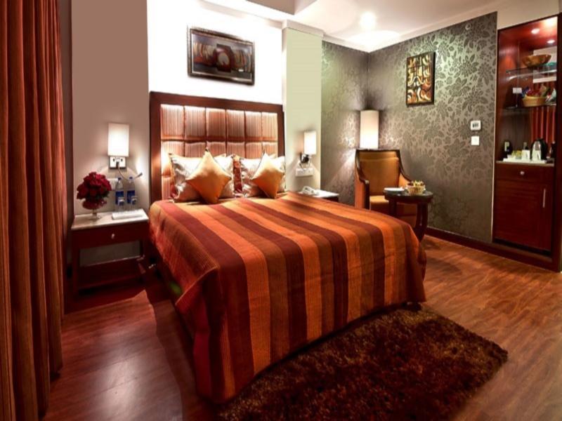 Photo of The Golden Plaza Hotel & Spa, 3-star hotel in Zirakpur