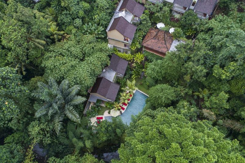 Desak Putu Putra Hidden, Singapore