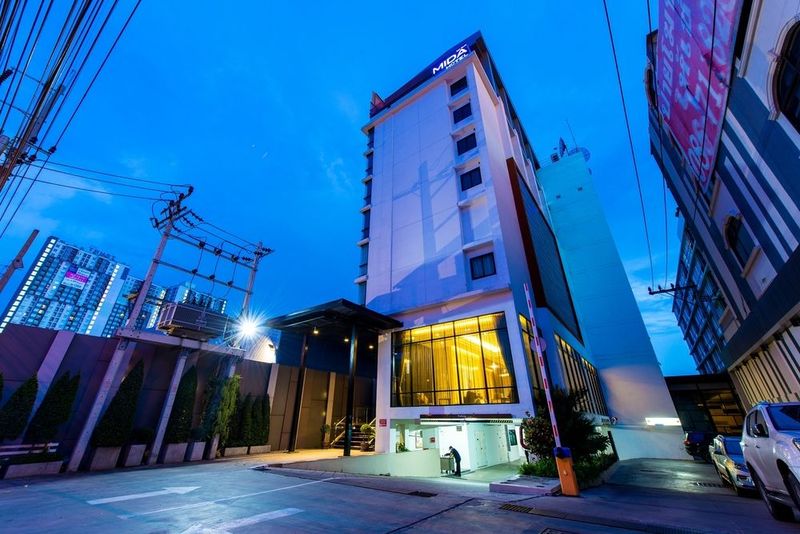 Photo of Mida Hotel Ngamwongwan, 4-star hotel in Bang Kra So