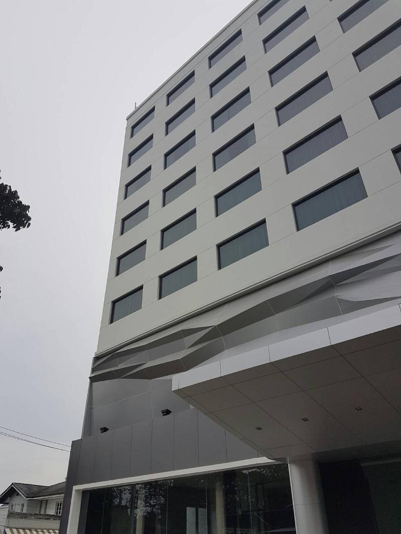 Louis Tavern Hotel exterior, 4-Star hotel in Bangkok (and vicinity)