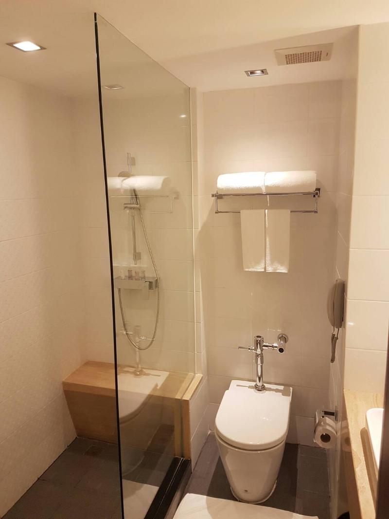 Photo of Louis Tavern Hotel, 4-star hotel in Bangkok (and vicinity)