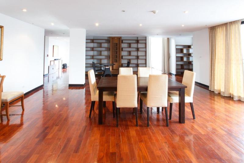 Photo of Benviar Tonson Residence, 3-star hotel in Bangkok (and vicinity)