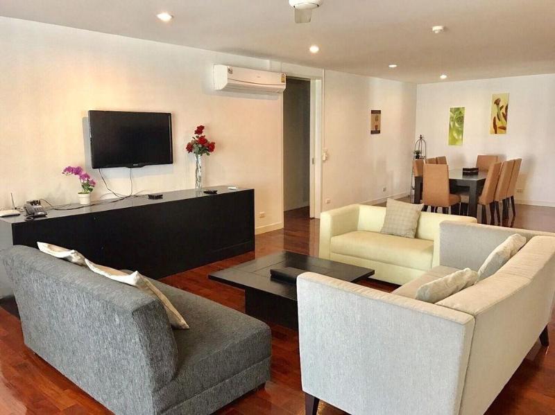 Photo of Benviar Tonson Residence, 3-star hotel in Bangkok (and vicinity)