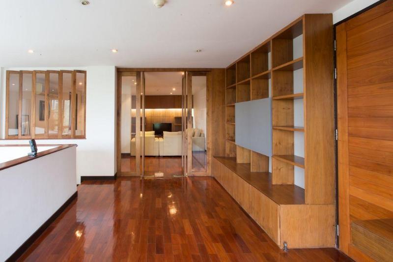 Photo of Benviar Tonson Residence, 3-star hotel in Bangkok (and vicinity)