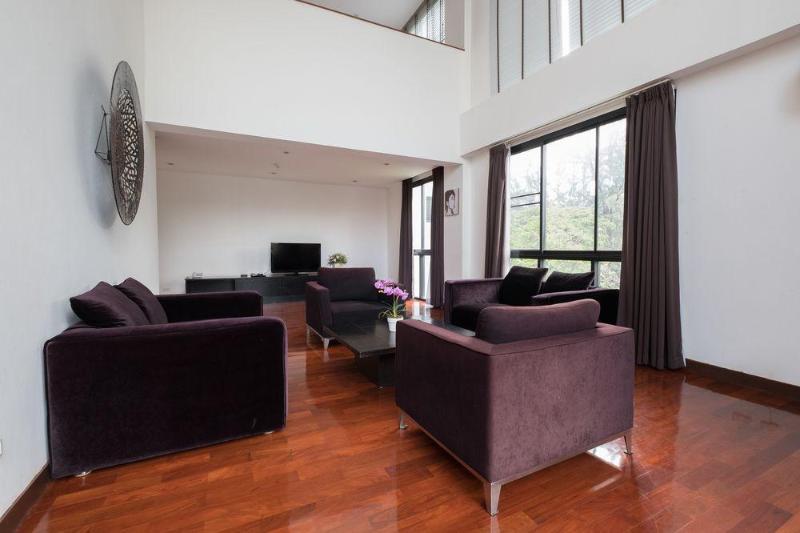 Photo of Benviar Tonson Residence, 3-star hotel in Bangkok (and vicinity)