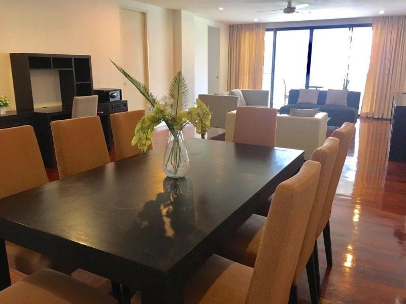 Photo of Benviar Tonson Residence, 3-star hotel in Bangkok (and vicinity)