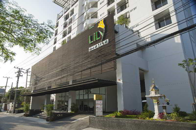 Lily Hotel Bangkok exterior, 3-Star hotel in Bang Na