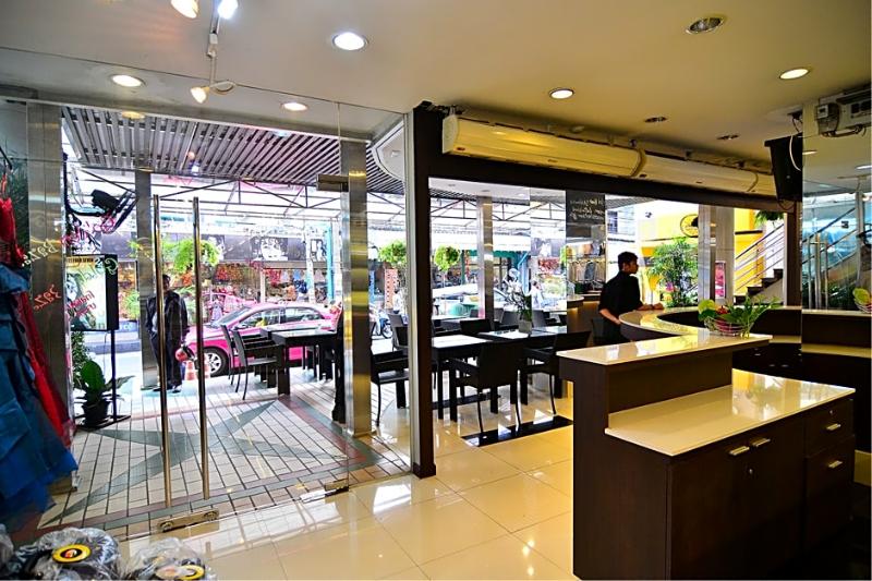 Photo of The Cozi Inn, 3-star hotel in Bangkok (and vicinity)