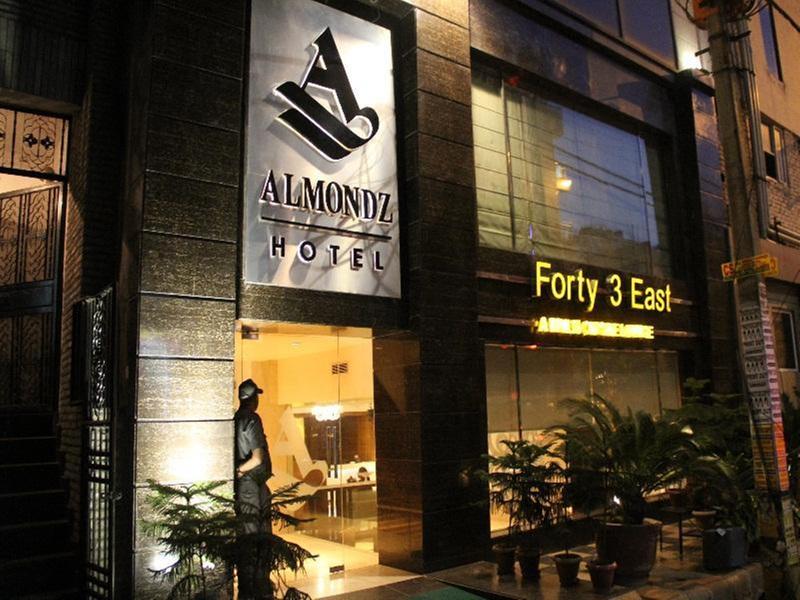 Almondz Hotel exterior, 3-Star hotel in Delhi (and vicinity)