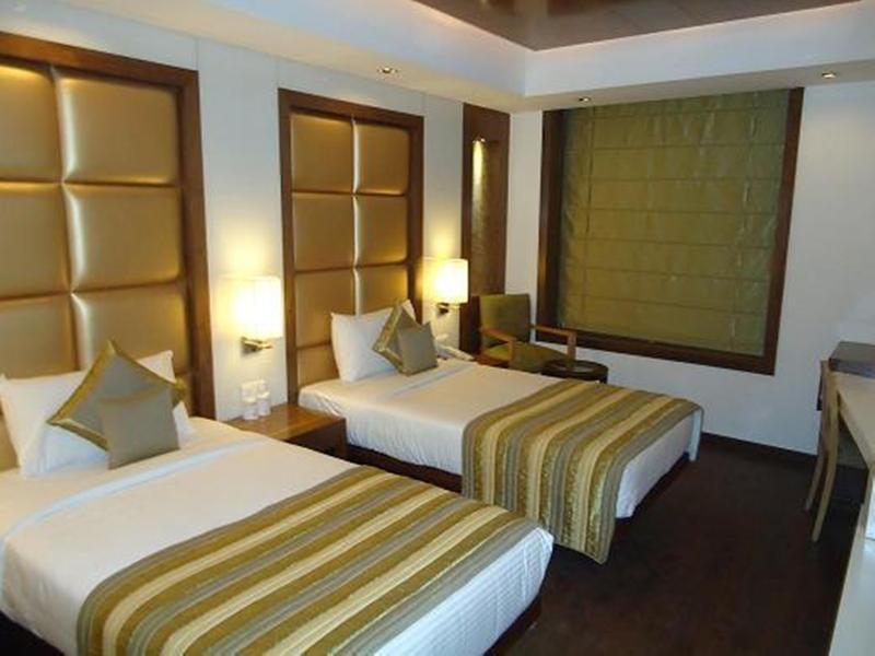 Photo of Almondz Hotel, 3-star hotel in Delhi (and vicinity)