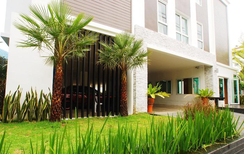 Photo of Riski Residence, 2-star hotel in Bangkok (and vicinity)