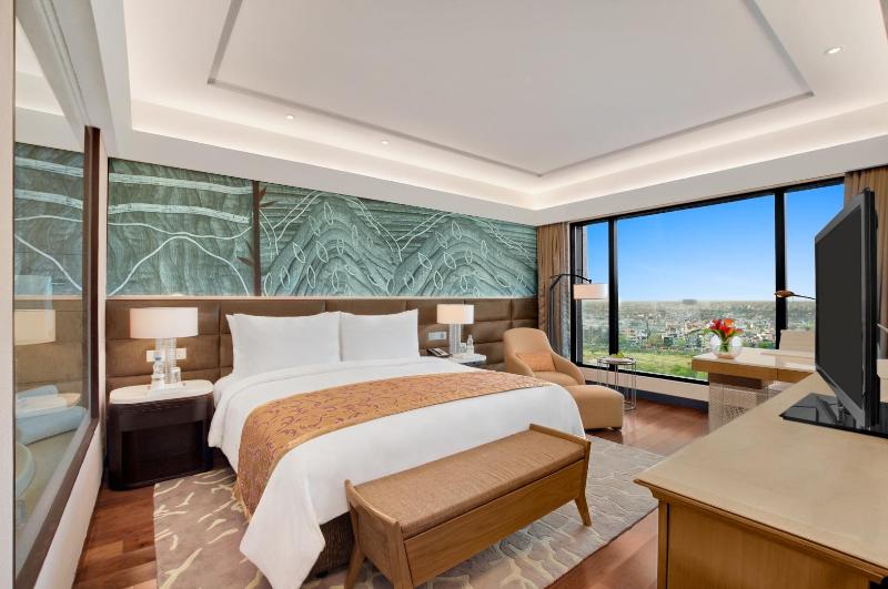 Photo of The Leela Ambience Convention Hotel Delhi, 5-star hotel in Delhi (and vicinity)