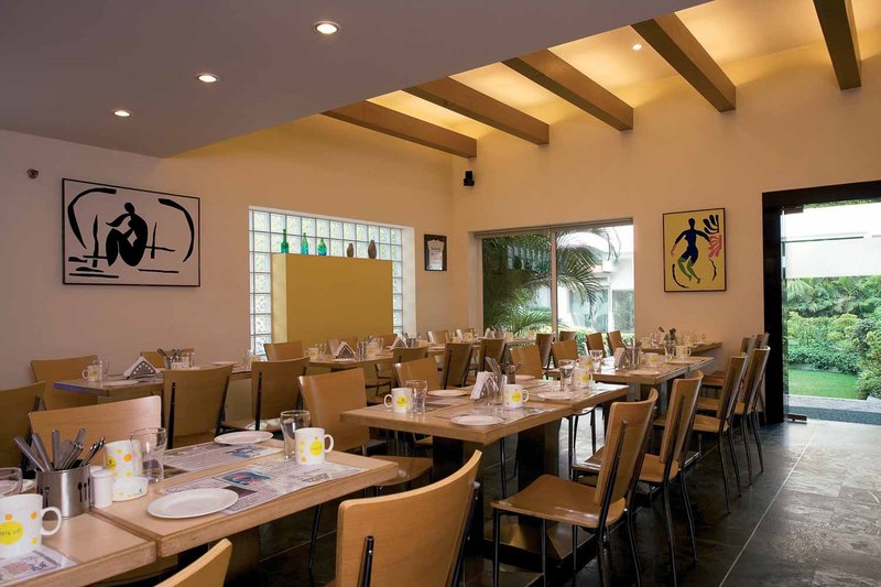 Photo of Lemon Tree Hotel, Udyog Vihar, Gurugram, 4-star hotel in Gurugram (and vicinity)