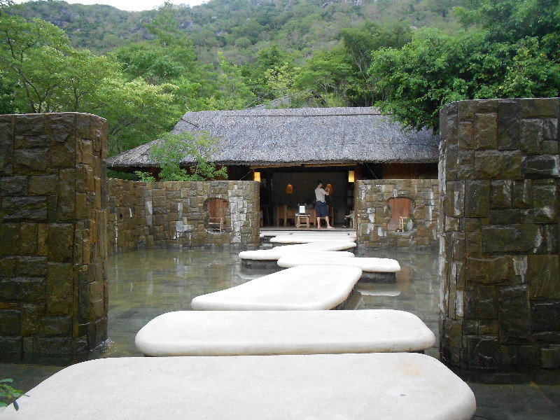 Six Senses Ninh Van Bay, Singapore