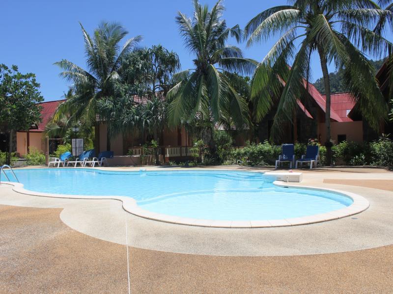 D.R. Lanta Bay Resort, Singapore