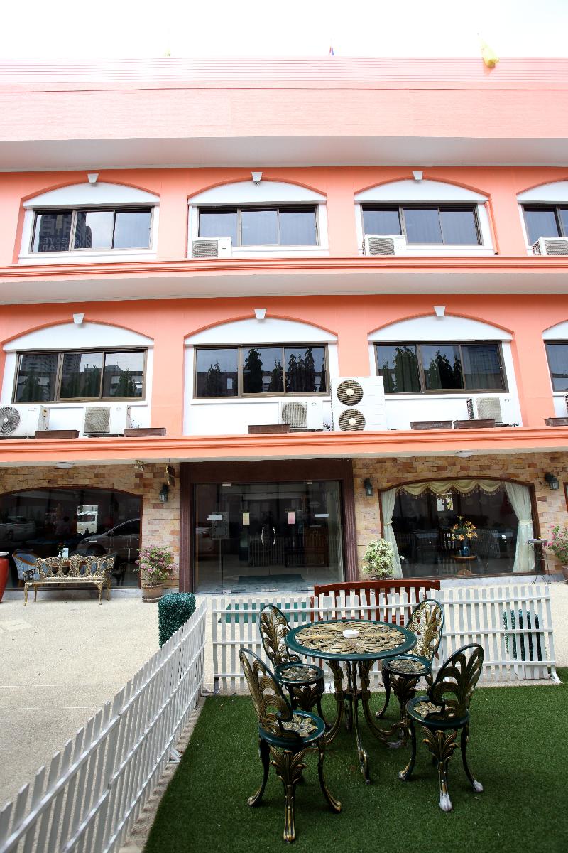 Photo of PJ Watergate Hotel, 2-star hotel in Bangkok (and vicinity)