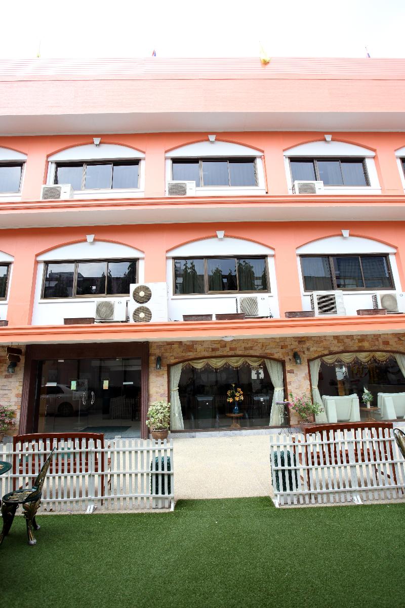 Photo of PJ Watergate Hotel, 2-star hotel in Bangkok (and vicinity)