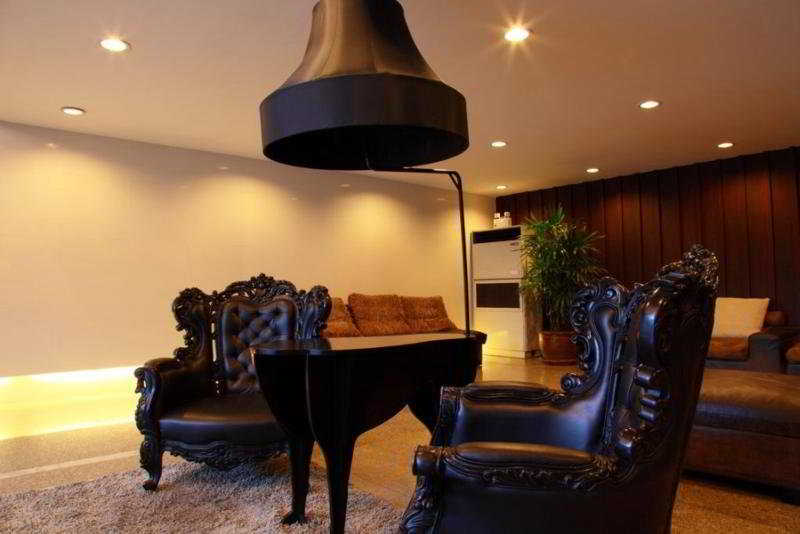 Photo of White Palace Bangkok, 2-star hotel in Bangkok (and vicinity)