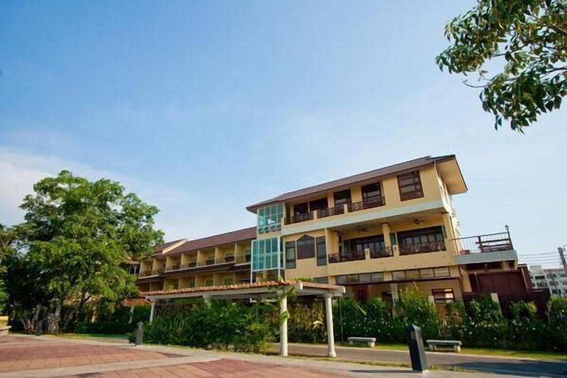 Photo of Suphan Lake Hometel, 3-star hotel in Bangkok (and vicinity)