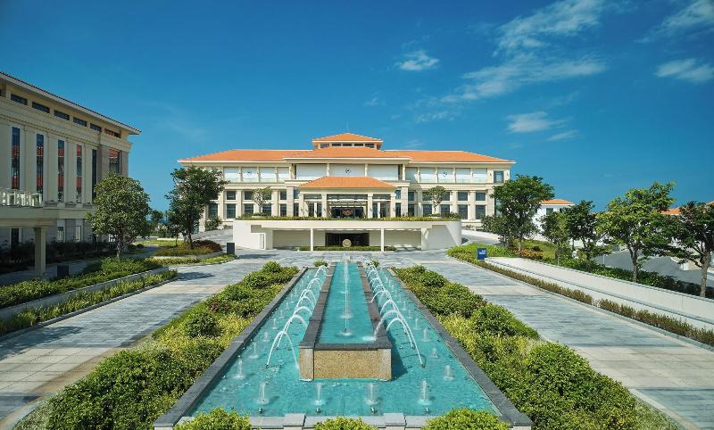 Sheraton Grand Danang Beach Resort & Spa, Singapore