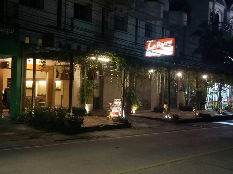 Le Ranong Bistro Hotel, 2-star hotel in Ranong