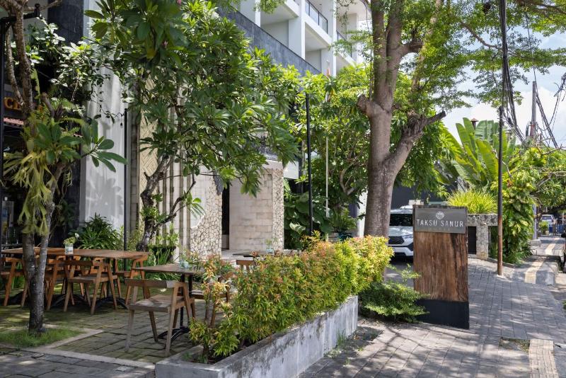 Taksu Sanur Hotel, Singapore