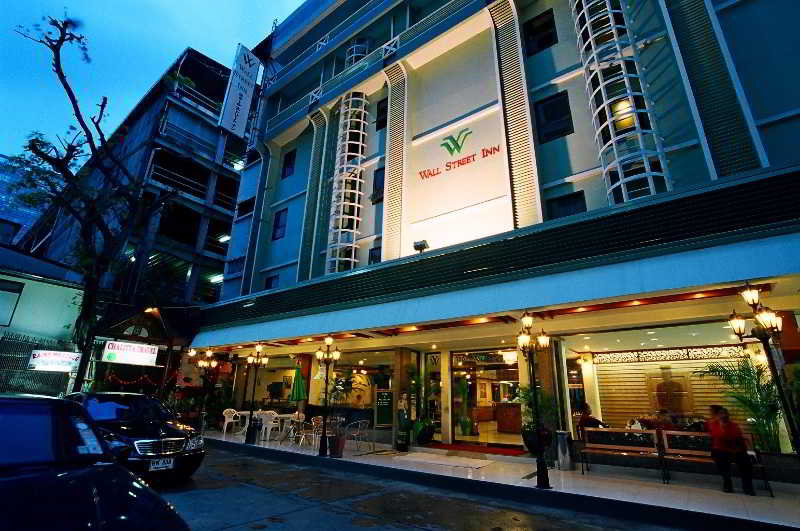 Wall Street Inn exterior, 2-Star hotel in Bangkok (and vicinity)