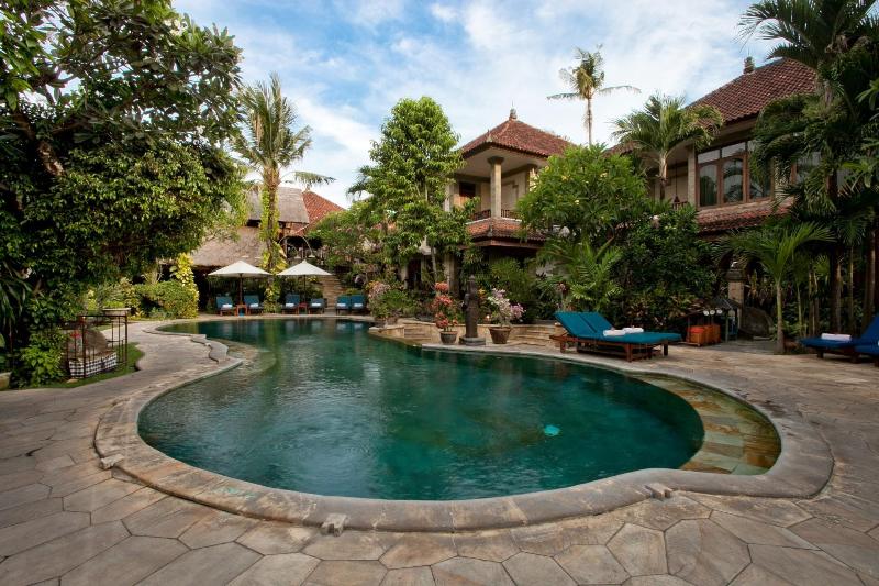 Tamukami Hotel, Singapore
