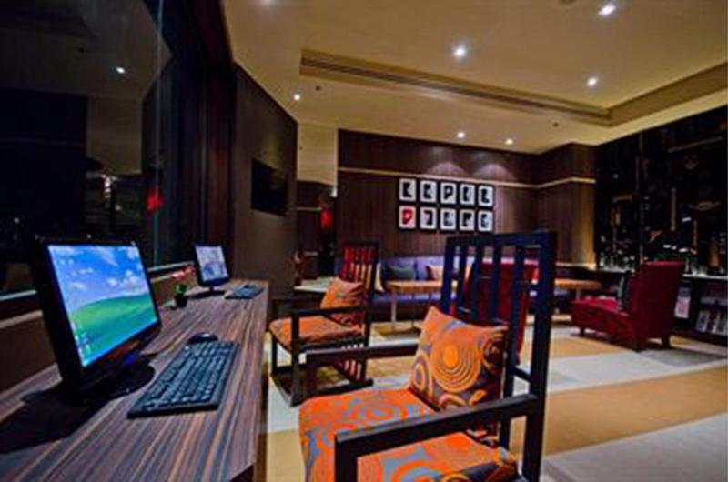 Photo of Tongtara Riverview Hotel, 3-star hotel in Bang Kho Laem