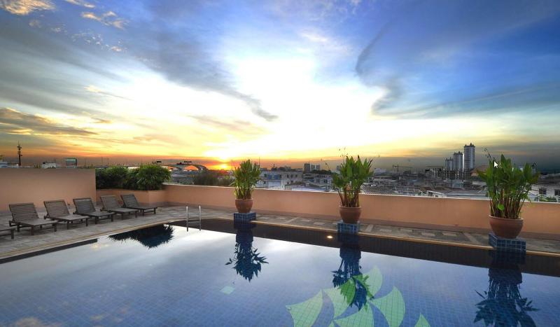 Photo of Tongtara Riverview Hotel, 3-star hotel in Bang Kho Laem