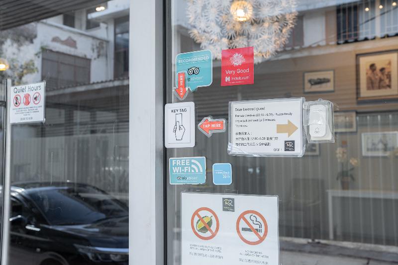 Photo of Ratchadamnoen Residence, 3-star hotel in Bangkok (and vicinity)