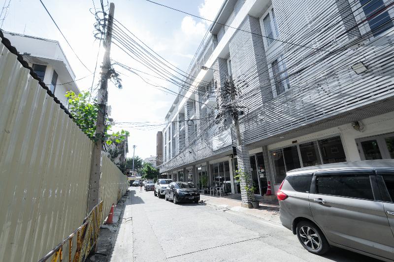 Photo of Ratchadamnoen Residence, 3-star hotel in Bangkok (and vicinity)