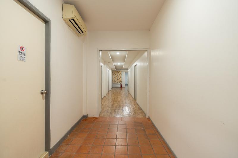 Photo of Ratchadamnoen Residence, 3-star hotel in Bangkok (and vicinity)