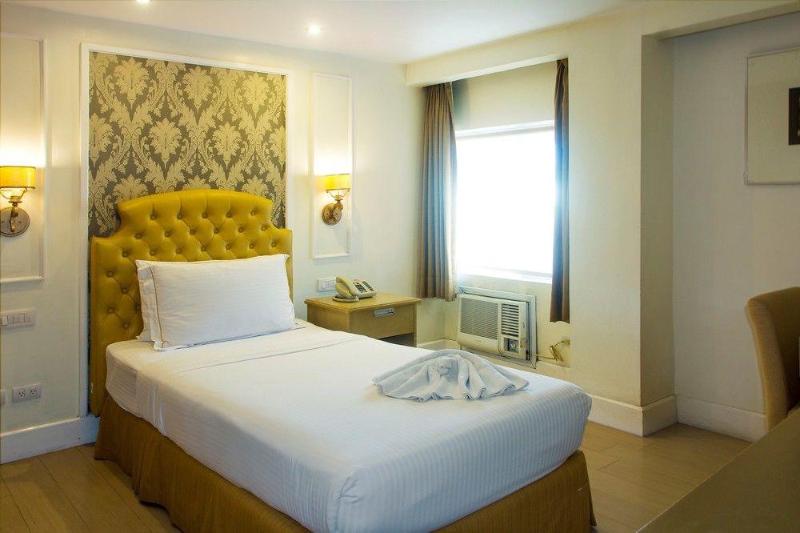 Photo of Hotel St Ellis, 3-star hotel in Legazpi (and vicinity)