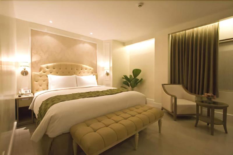 Photo of Hotel St Ellis, 3-star hotel in Legazpi (and vicinity)