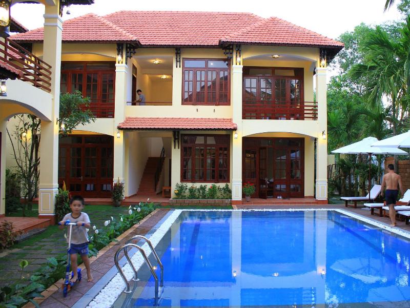The Earth Villa, Singapore