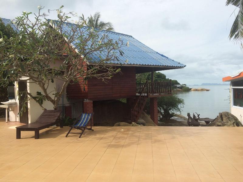 Photo of Tharathip Resort, 2-star hotel in Koh Phangan