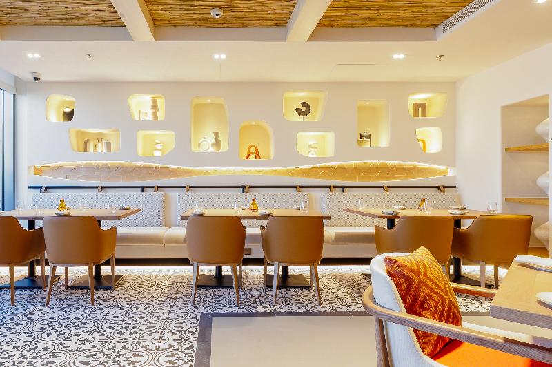 Holiday Inn DUBAI JUMEIRAH VILLAGE CIRCLE by IHG, Singapore
