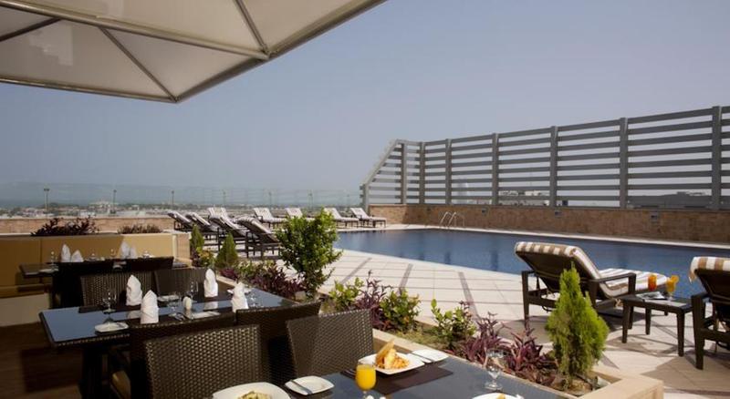 La Suite Dubai Hotel & Apartments, Singapore