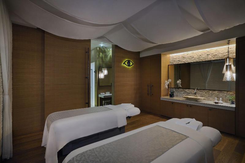 The St. Regis Downtown Dubai, Singapore