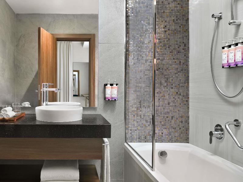 Mövenpick Hotel Apartments Downtown Dubai, Singapore