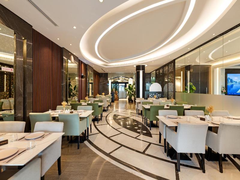 Royal Continental Suites, Singapore
