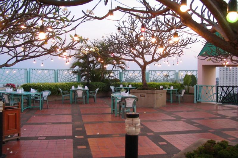 Long Beach Cha-Am Hotel, Singapore