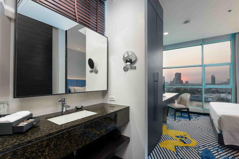 Chatrium Hotel Riverside Bangkok, Singapore